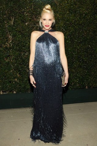 Gwen-Stefani-wore-a-fringed-gown-by-Ferragamo.
