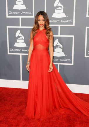 rihanna-azzedine-alaia-grammy-awards-2013-red-dress-h724