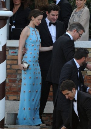 FFN_ClooneyWeddingArr_SGP_092714_51541858-510x728